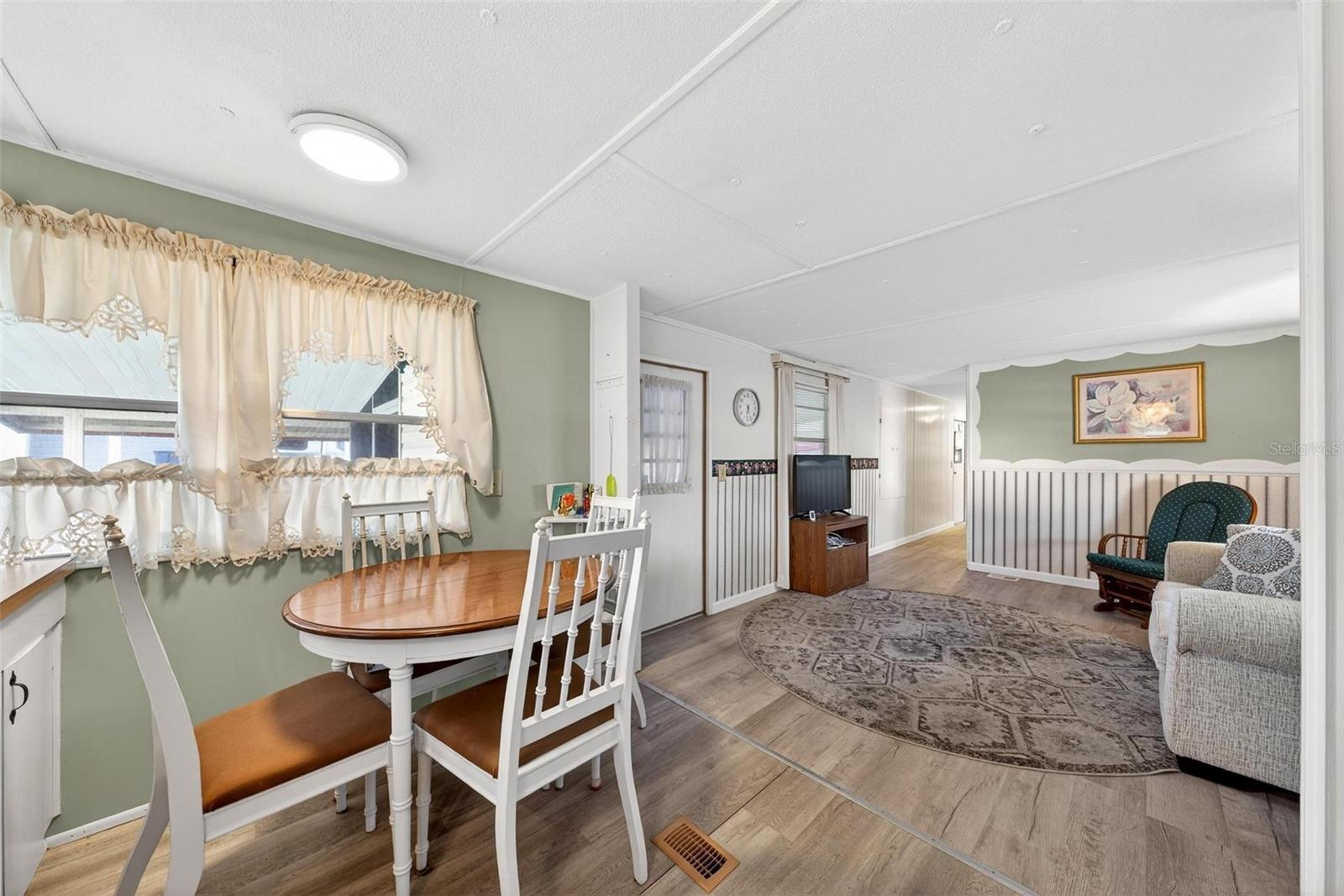 V4946373 Property Photo