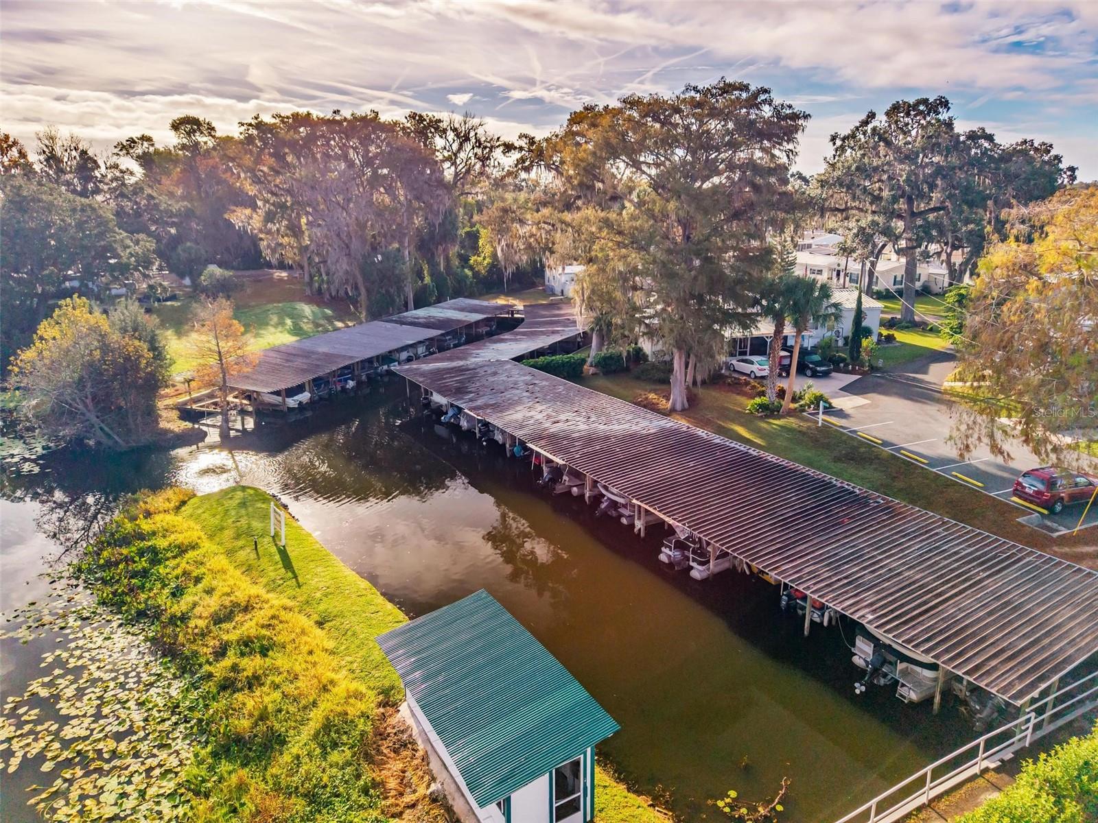 V4946373 Property Photo