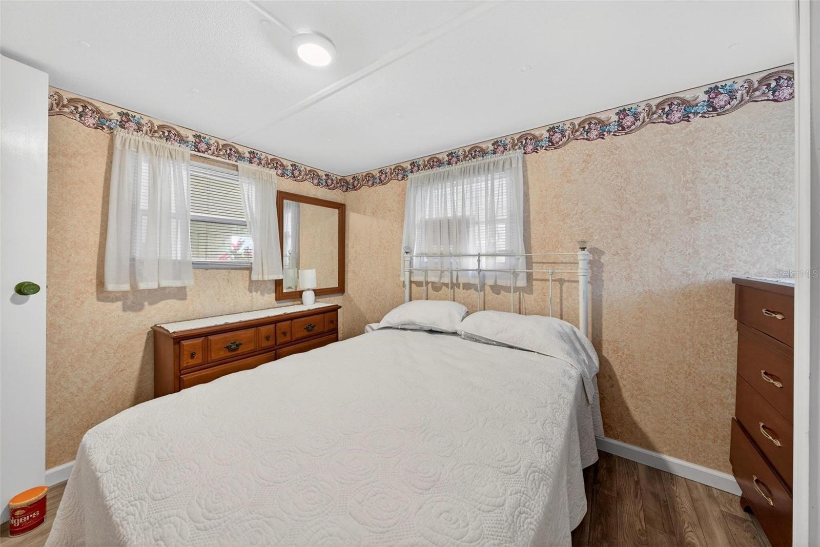 V4946373 Property Photo