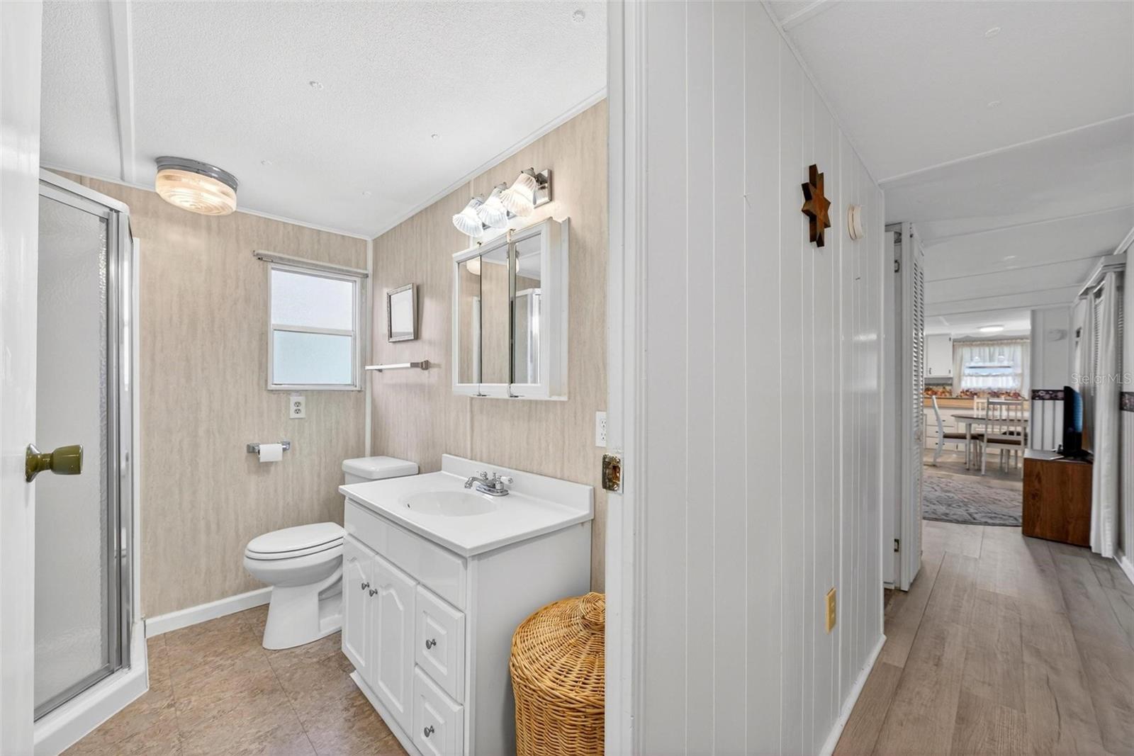 V4946373 Property Photo