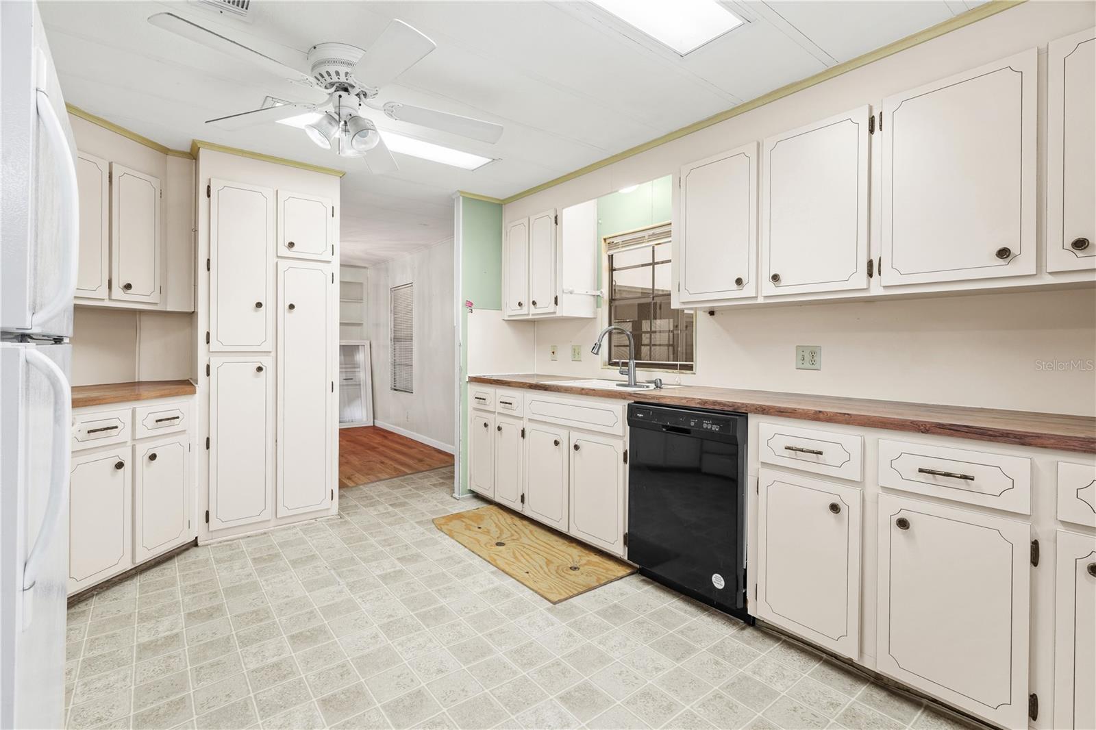 A4675693 Property Photo