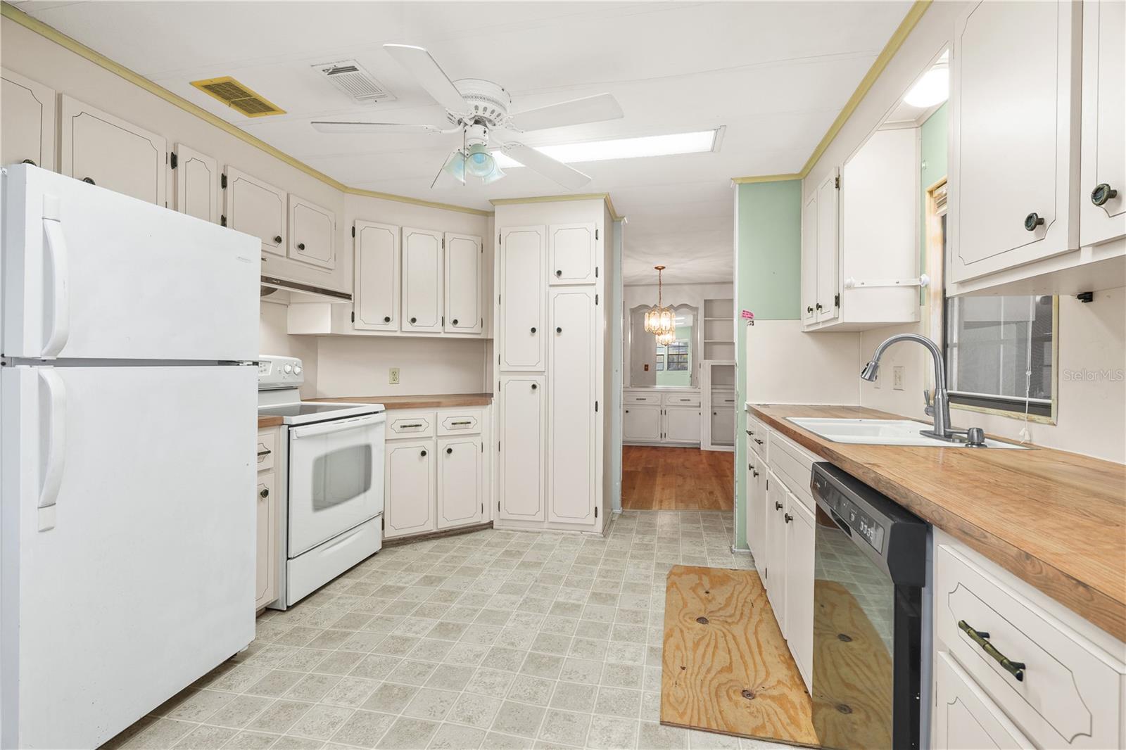 A4675693 Property Photo