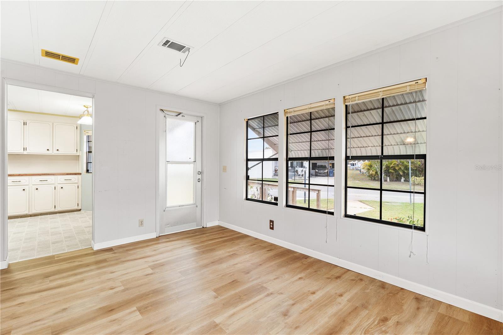 A4675693 Property Photo