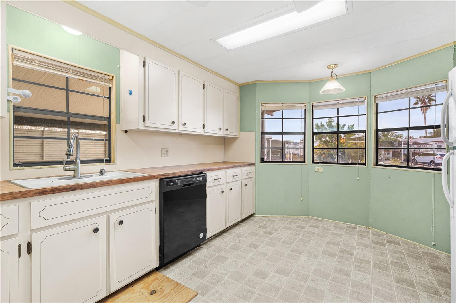 A4675693 Property Photo