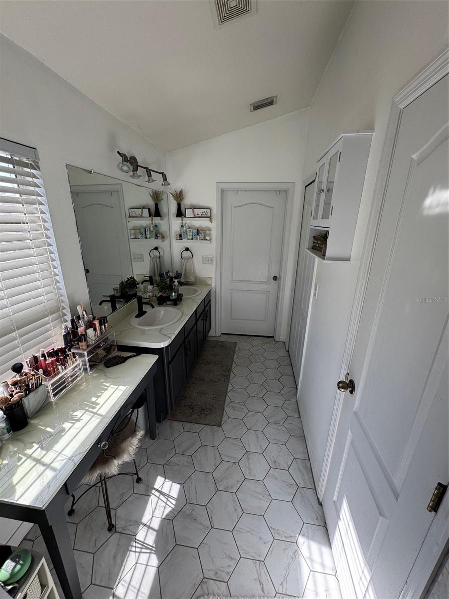 Double Sink bathroom vanity