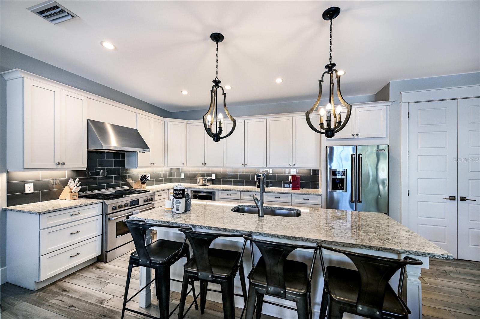 A4675734 Property Photo