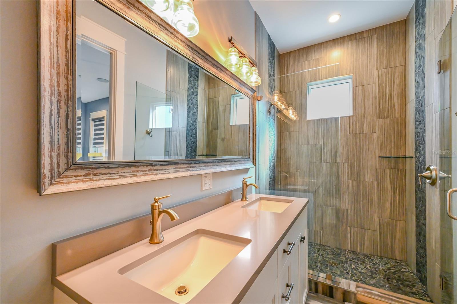 A4675734 Property Photo