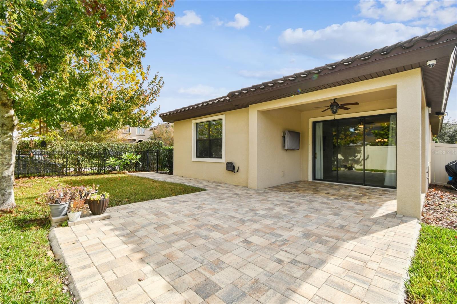 Paver patio 16' x 16'