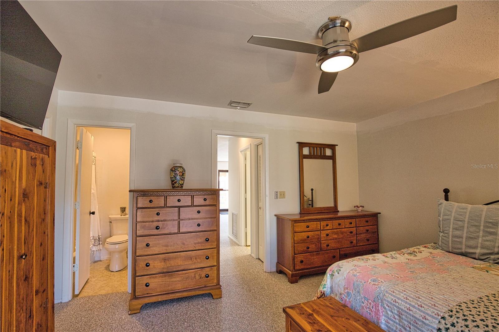 TB8457809 Property Photo