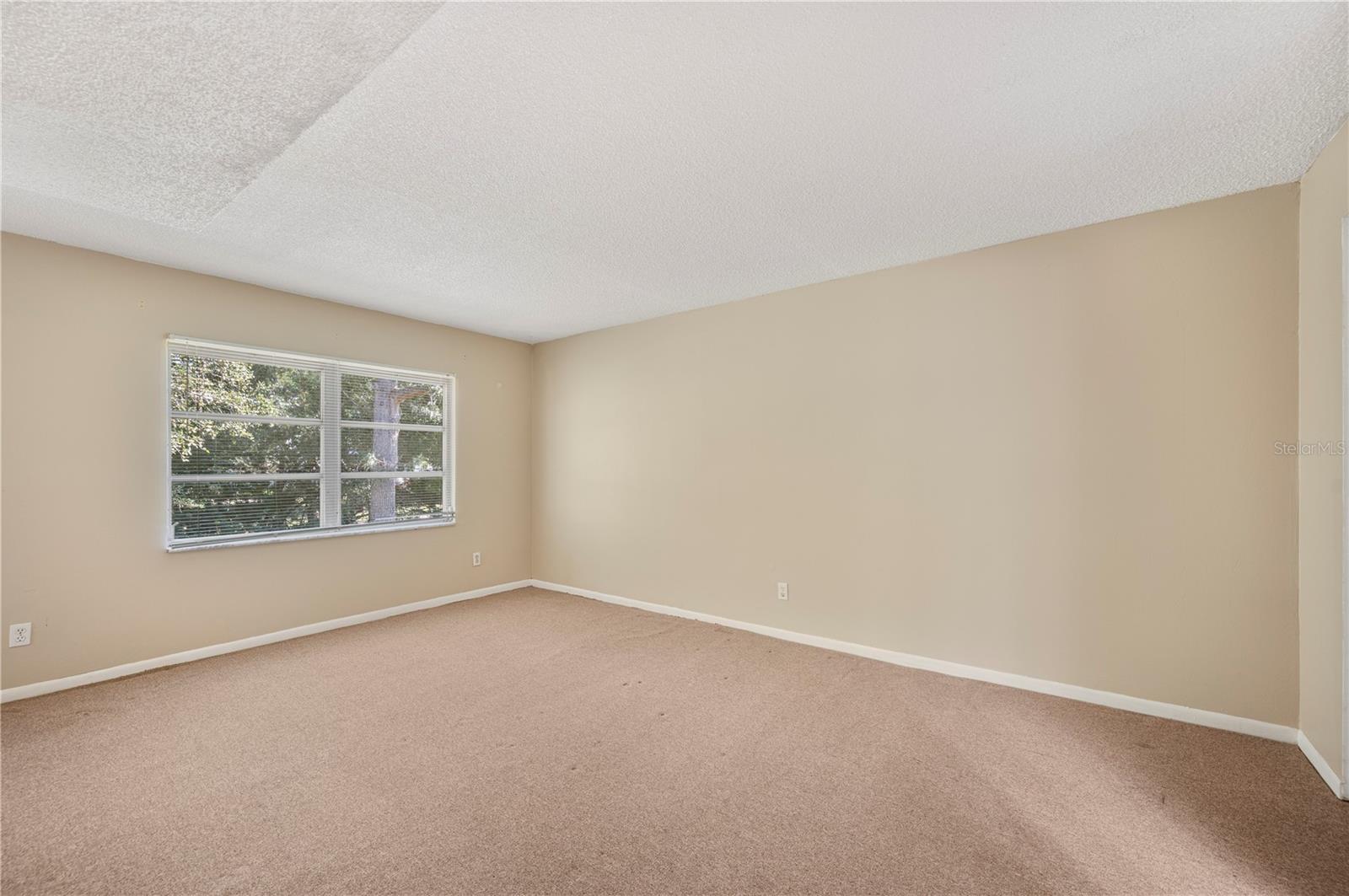 P4937331 Property Photo