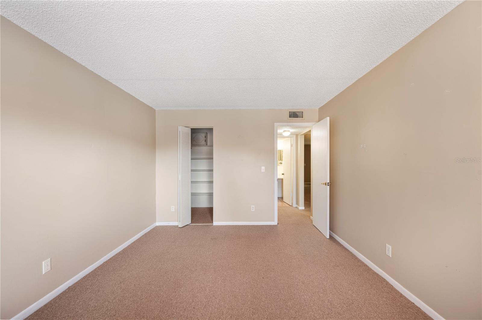 P4937331 Property Photo