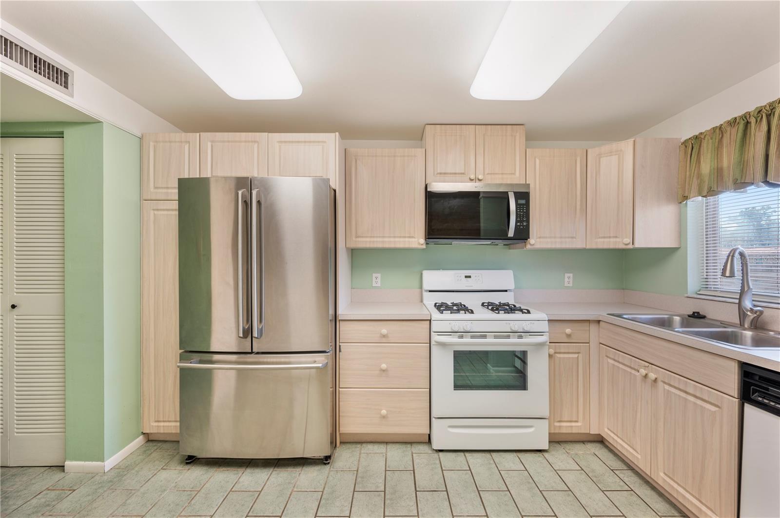 P4937331 Property Photo