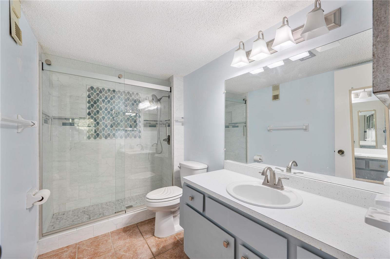 P4937331 Property Photo