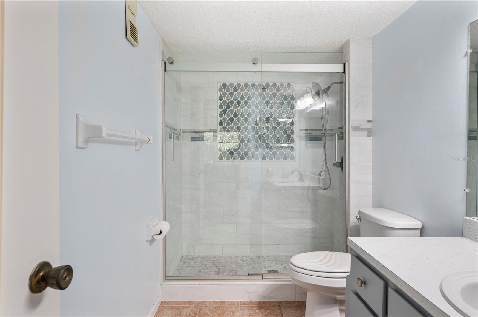 P4937331 Property Photo