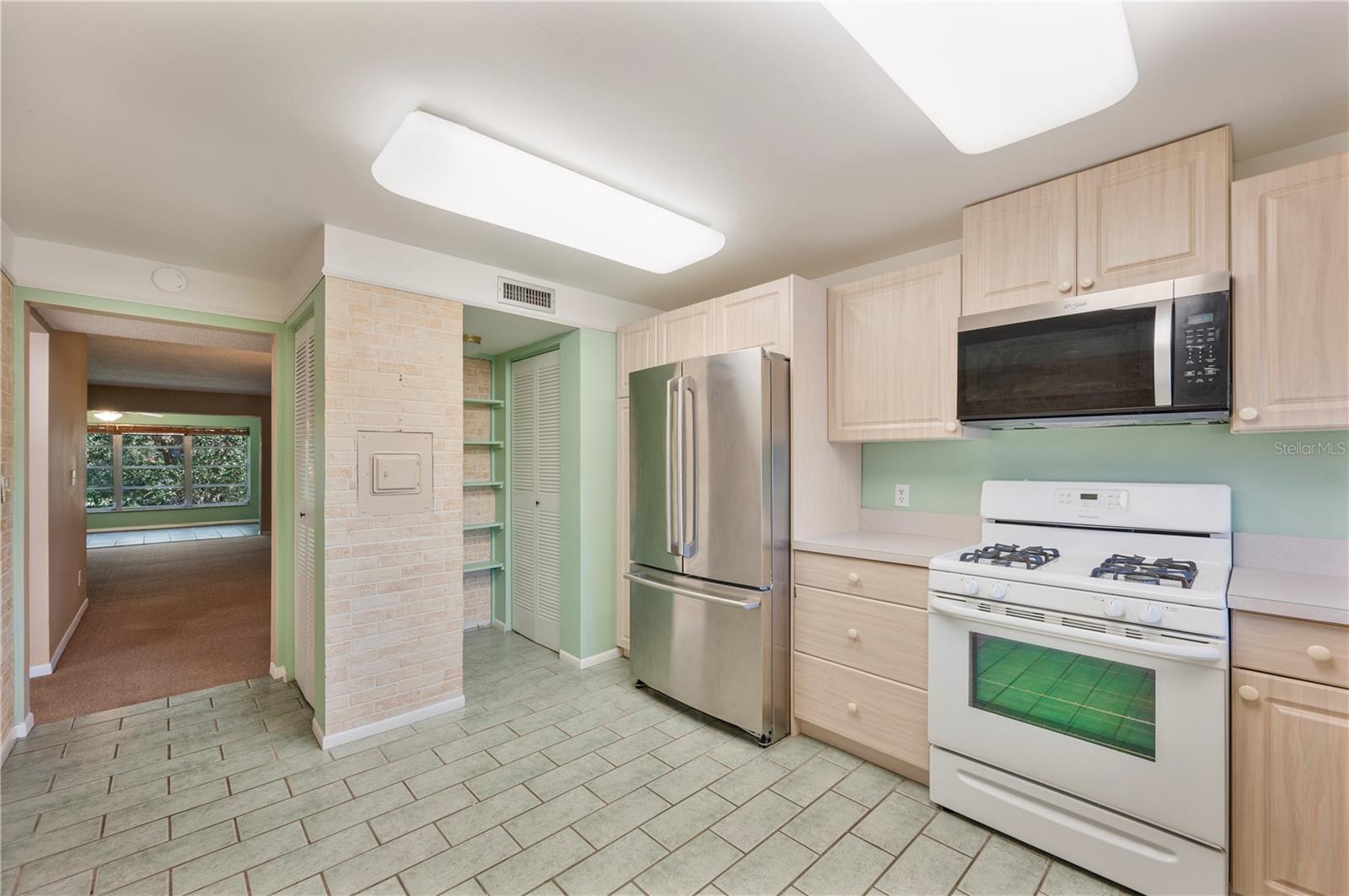 P4937331 Property Photo