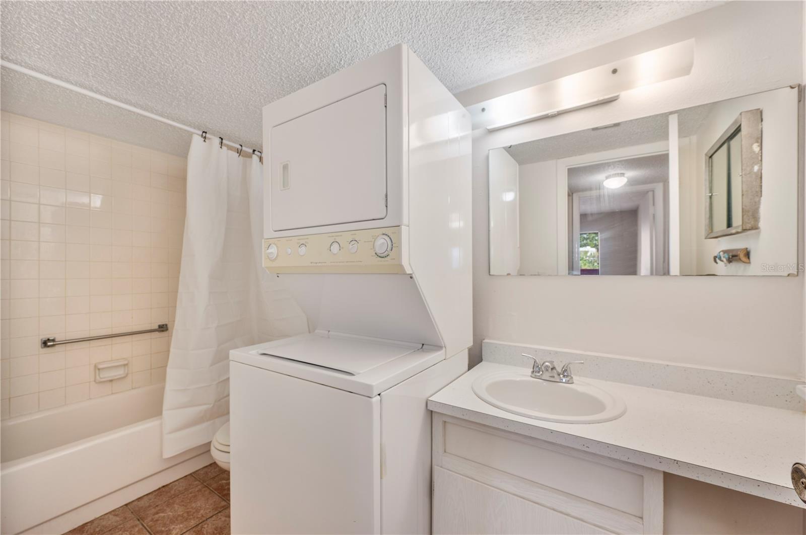 P4937331 Property Photo