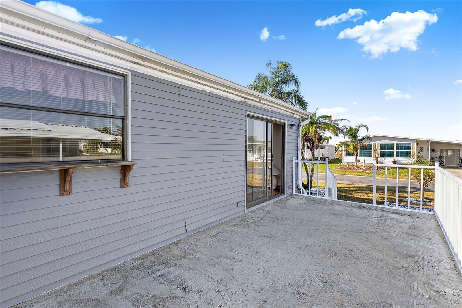 TB8457889 Property Photo