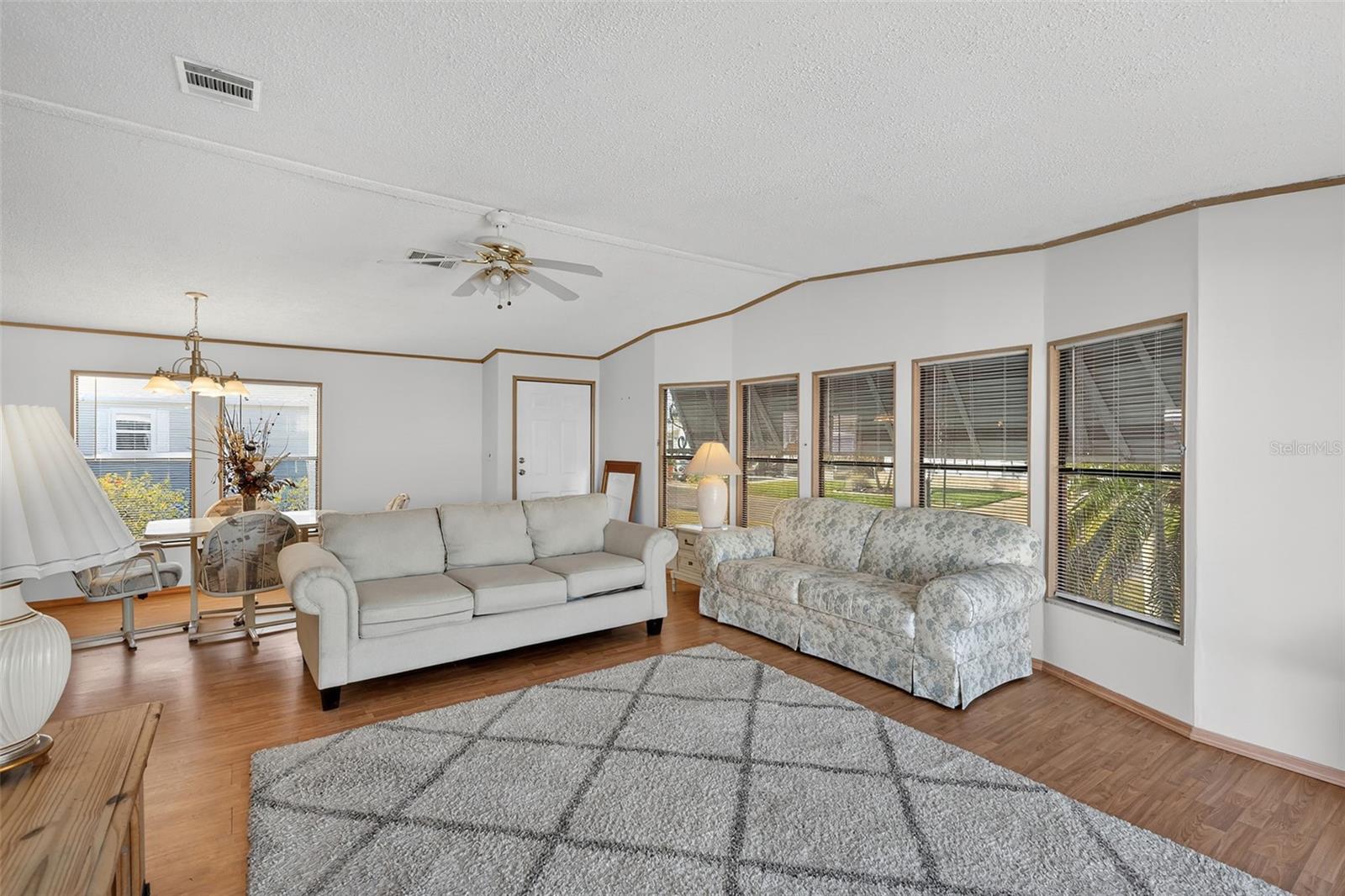 TB8457889 Property Photo