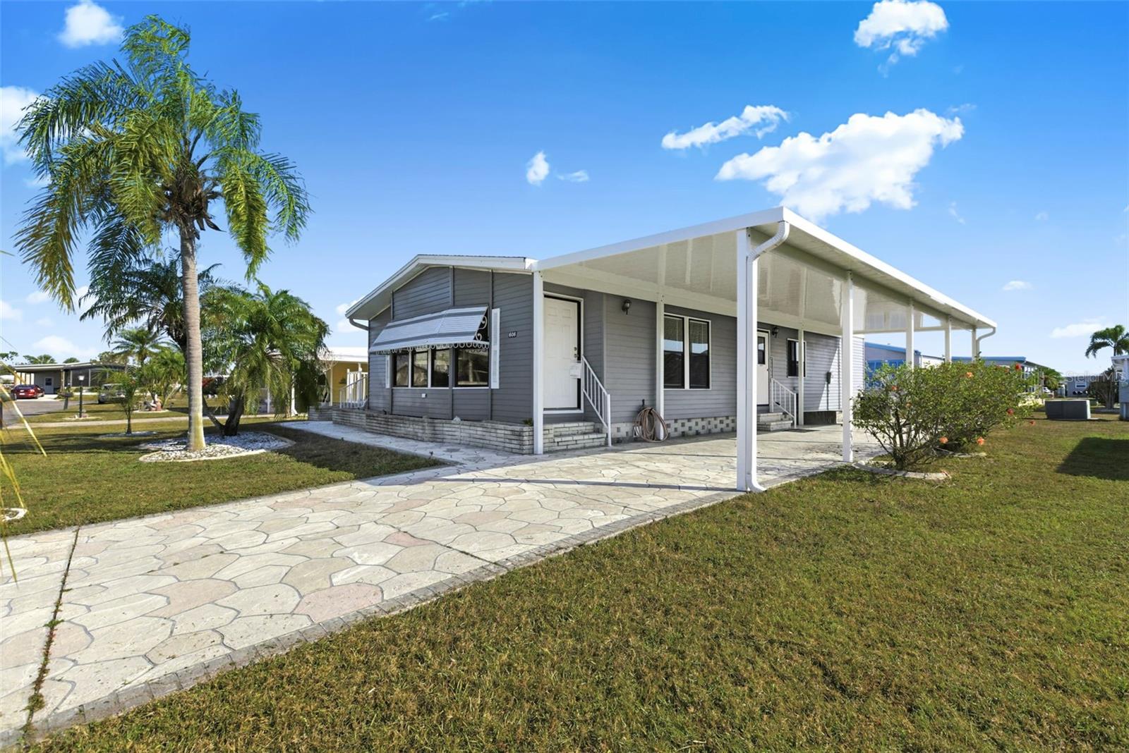 TB8457889 Property Photo