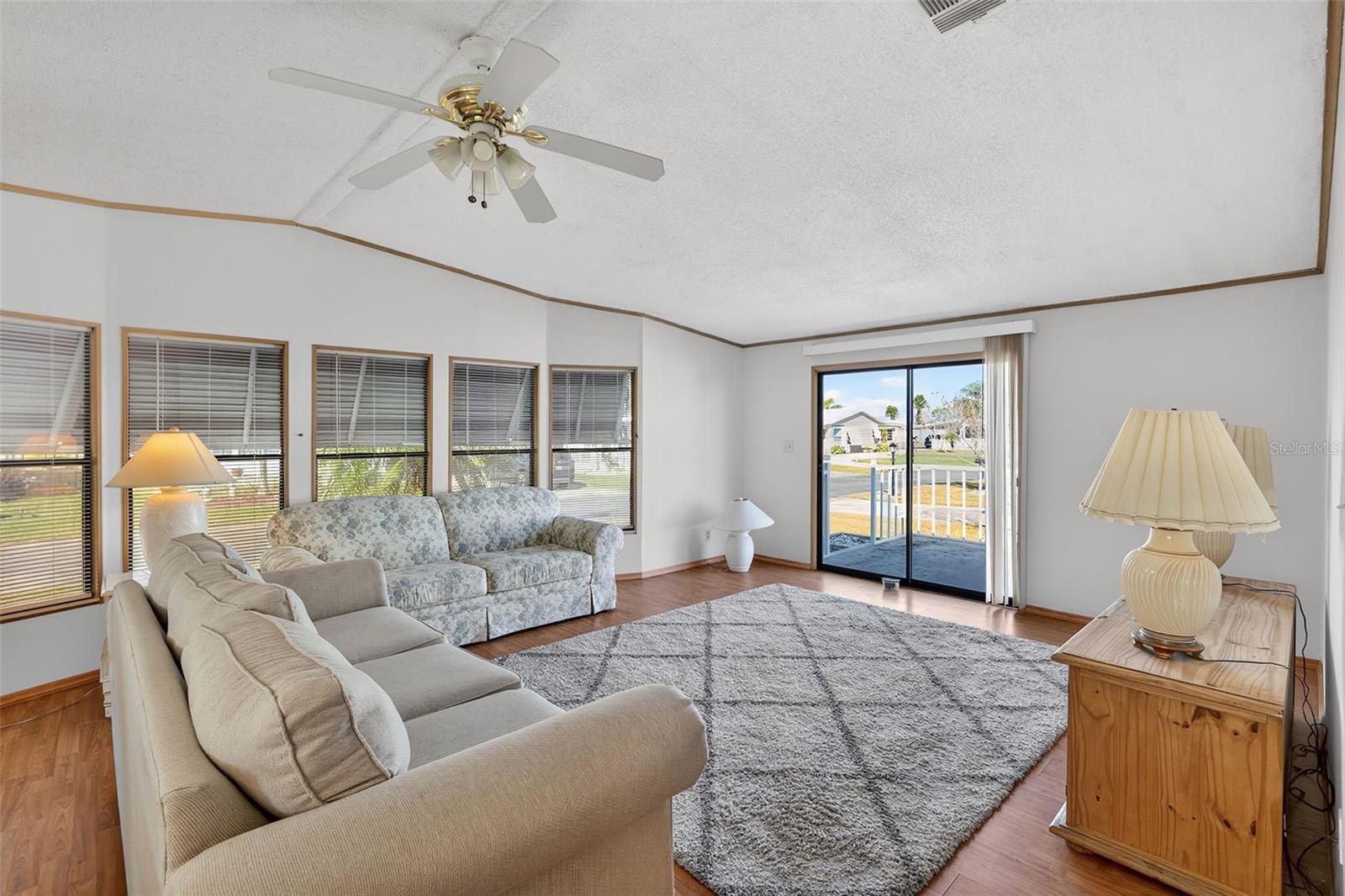 TB8457889 Property Photo