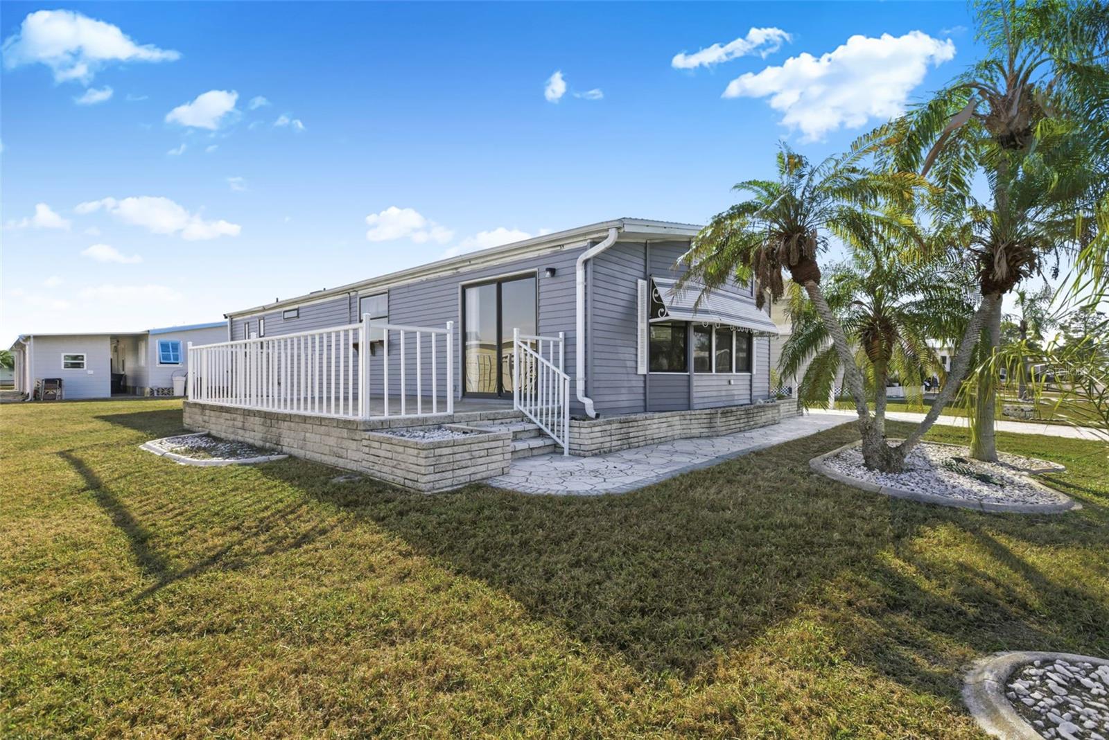 TB8457889 Property Photo