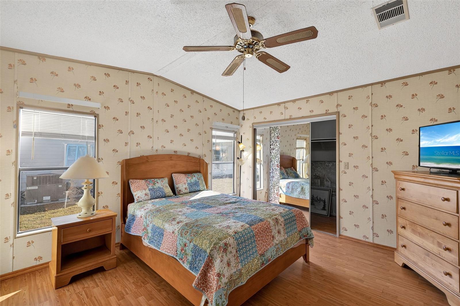 TB8457889 Property Photo