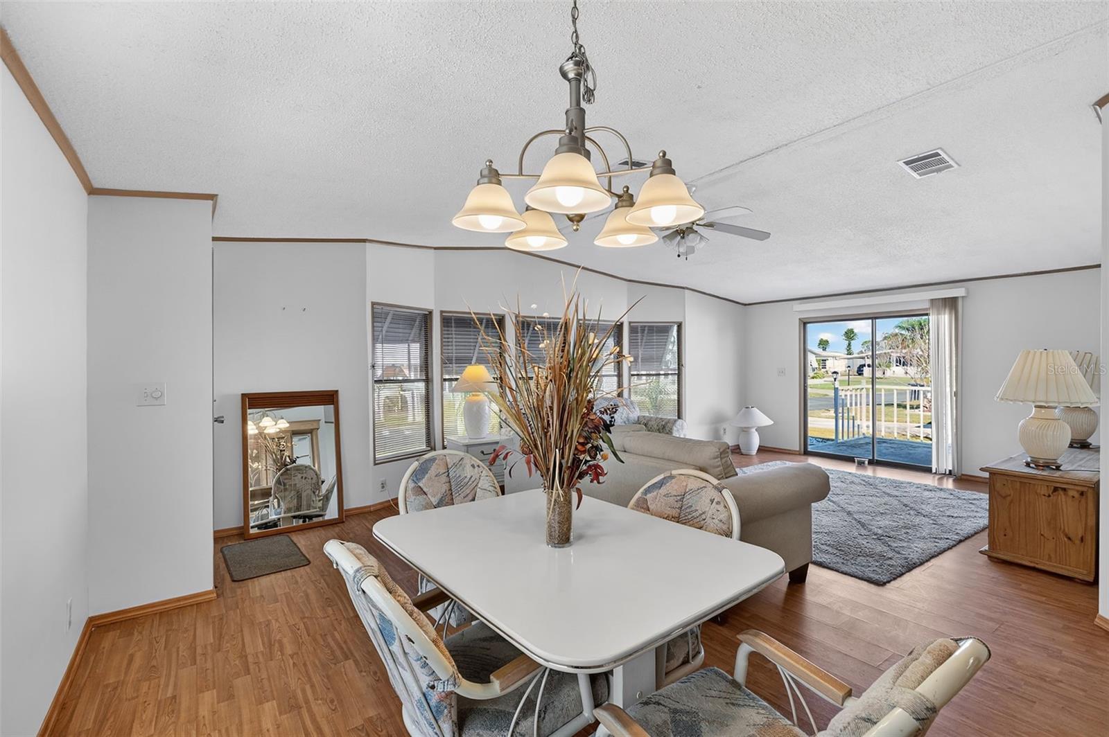 TB8457889 Property Photo