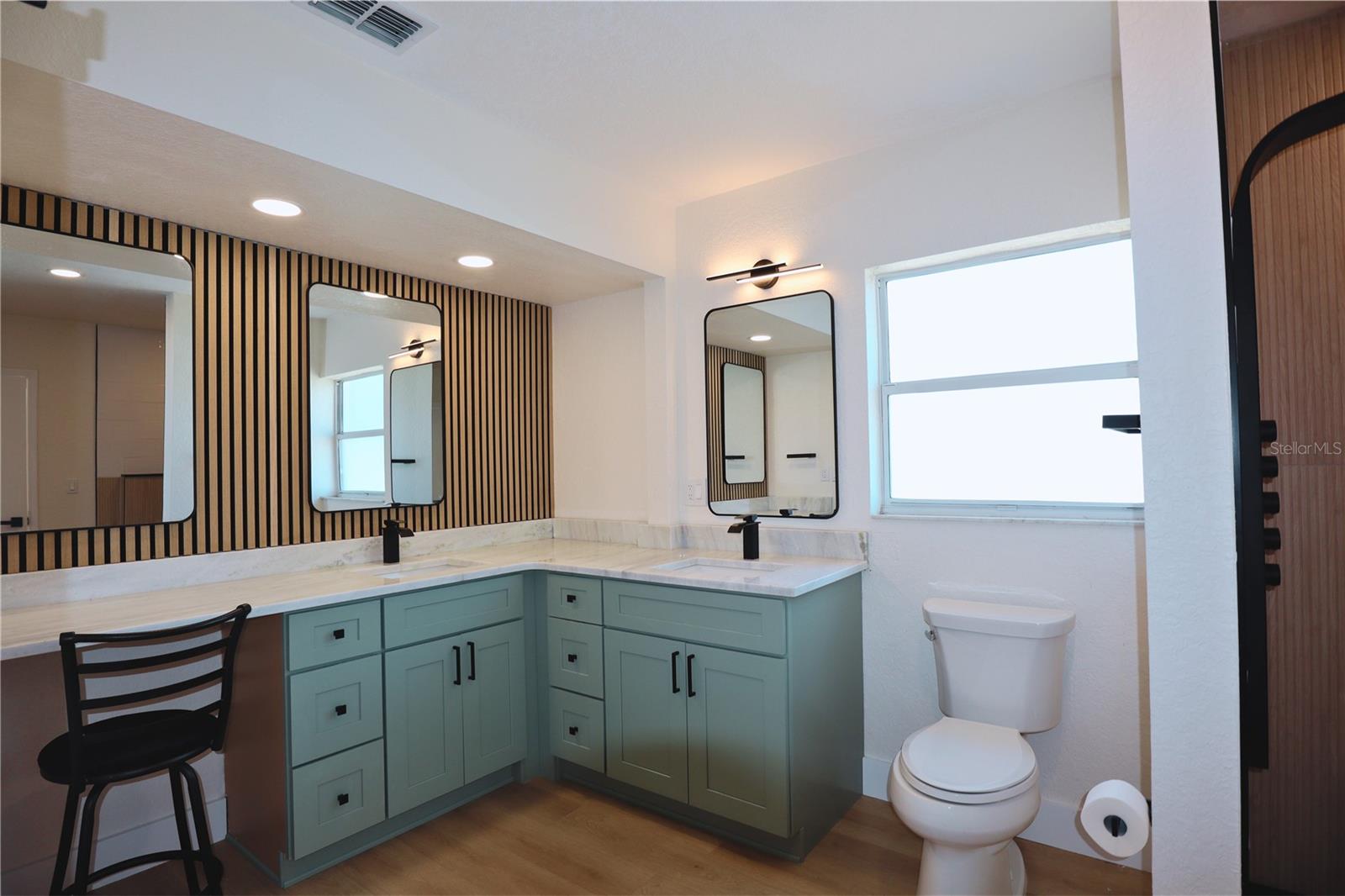 Primary bath- dual sinks and a make counter