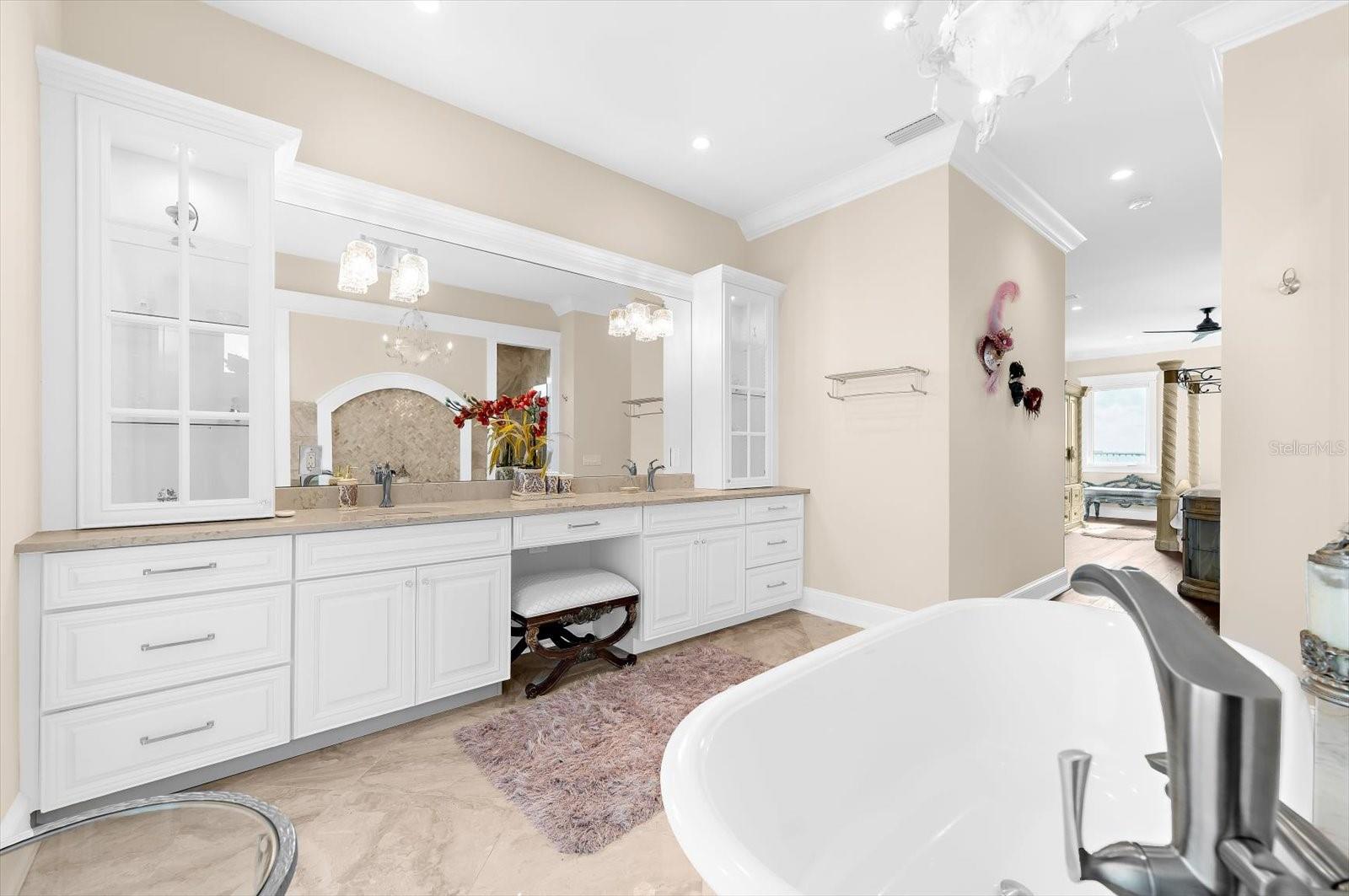 A4675904 Property Photo