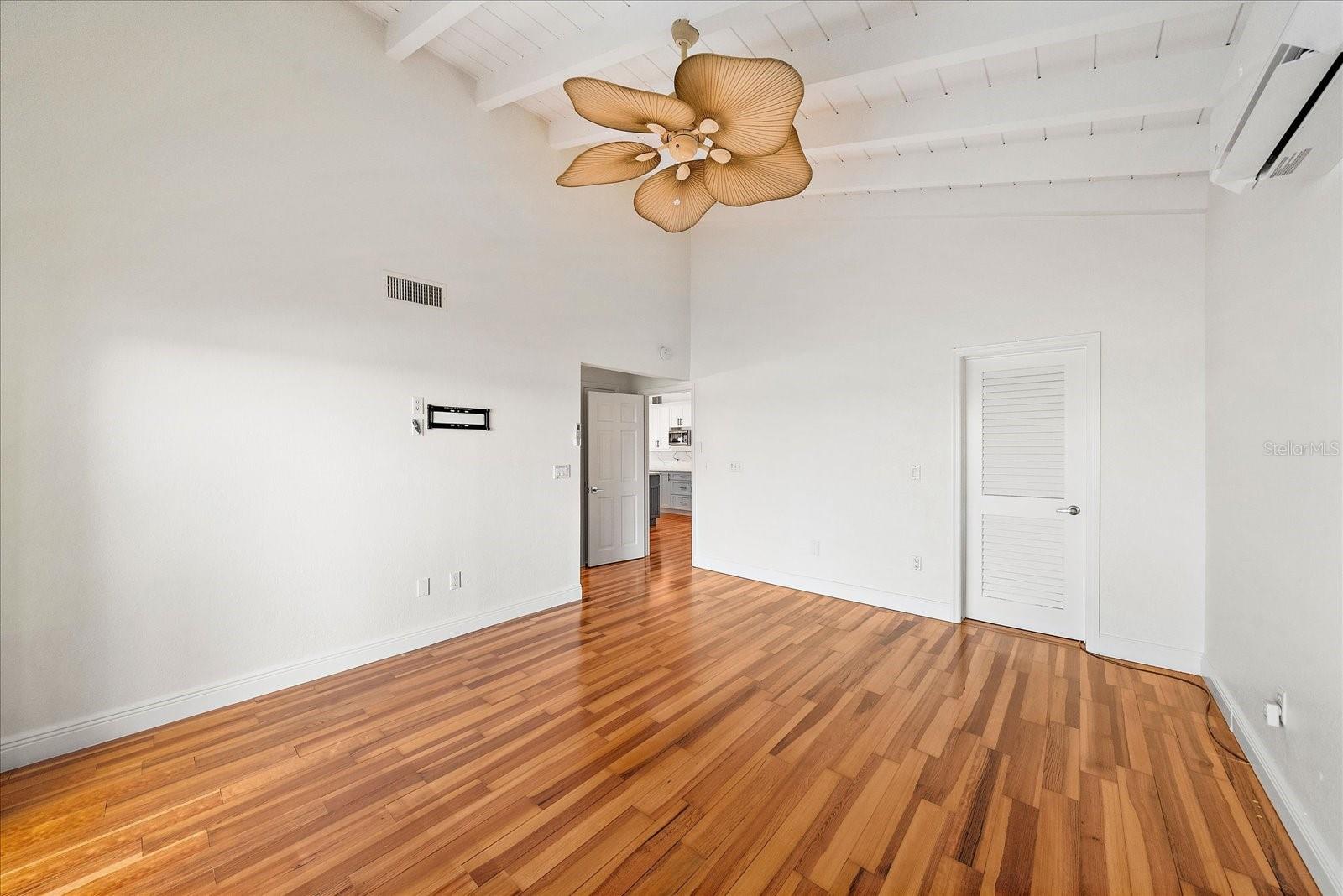 A4675916 Property Photo