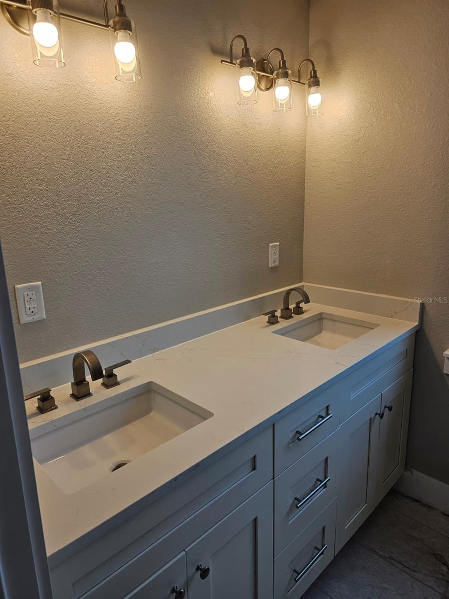 TB8458085 Property Photo