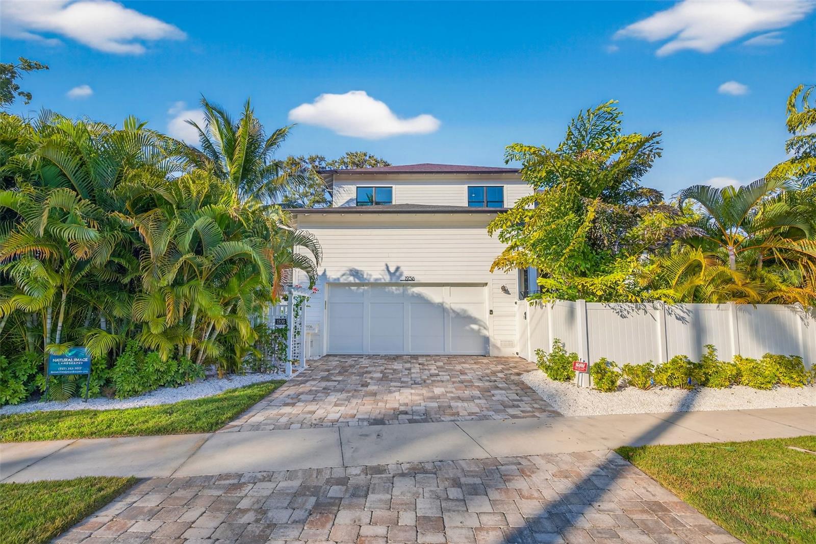 TB8458098 Property Photo