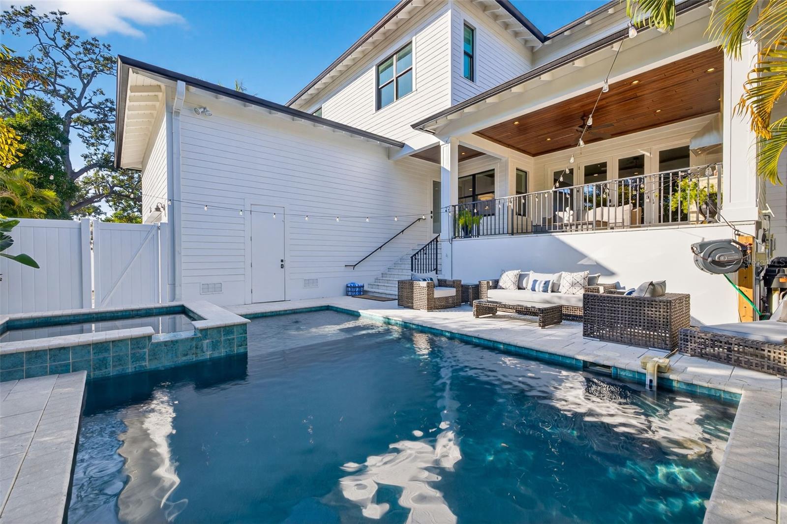 TB8458098 Property Photo