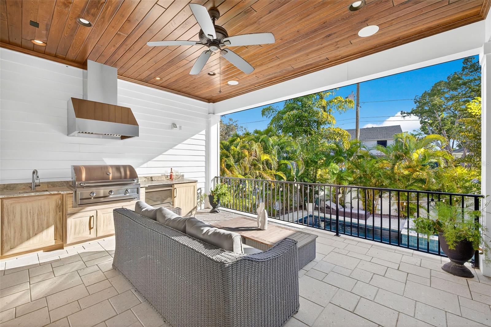 TB8458098 Property Photo