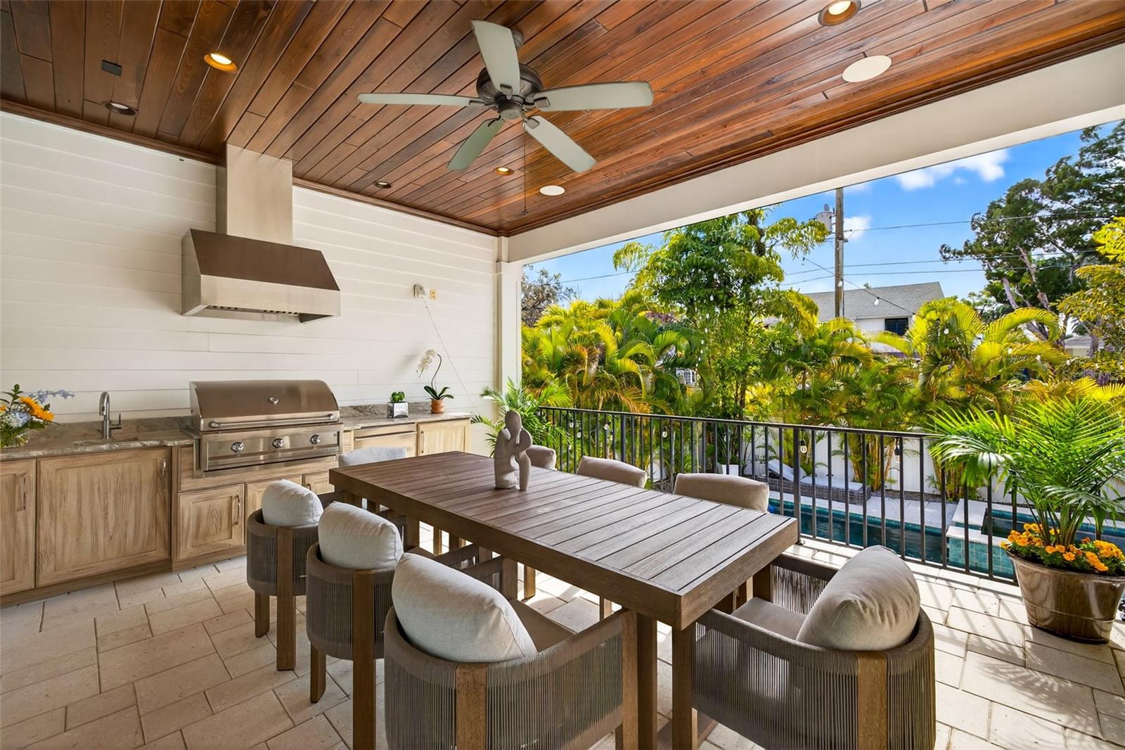 TB8458098 Property Photo