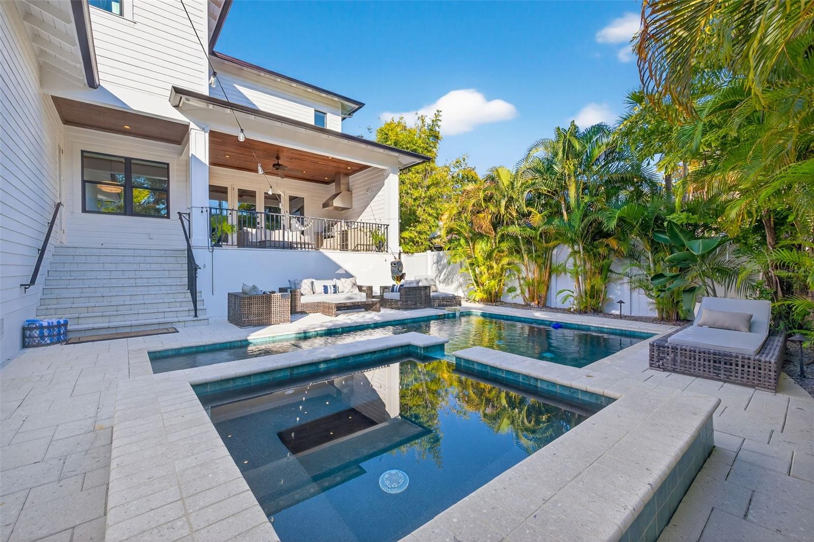 TB8458098 Property Photo