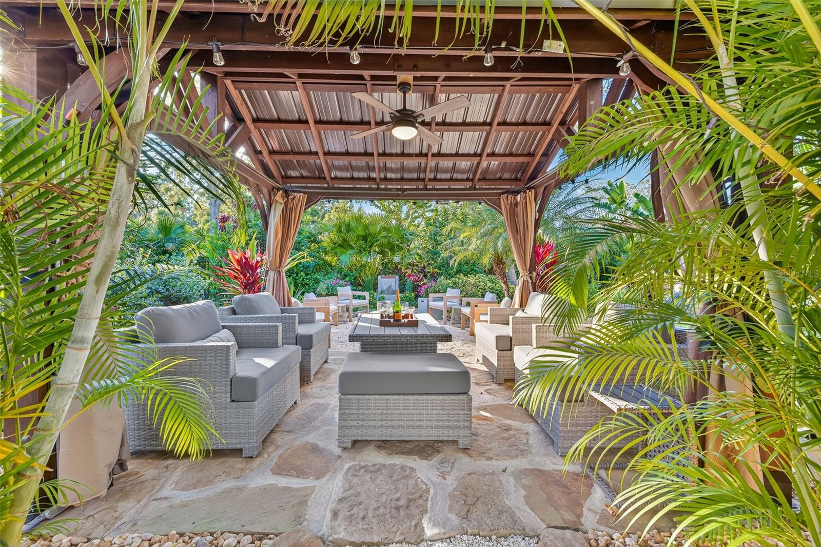 TB8458098 Property Photo