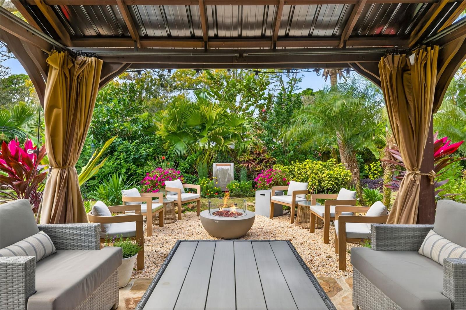 TB8458098 Property Photo