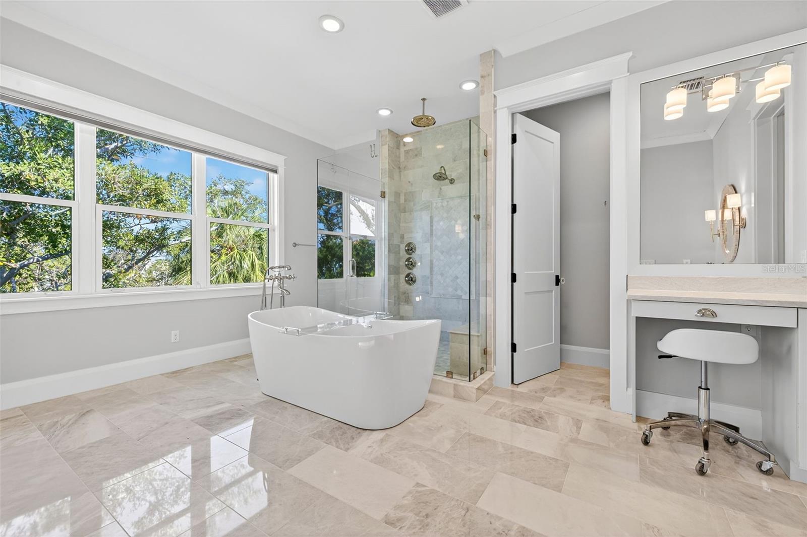 TB8458098 Property Photo