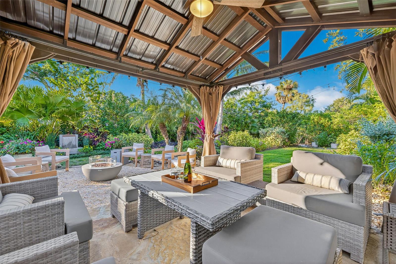 TB8458098 Property Photo