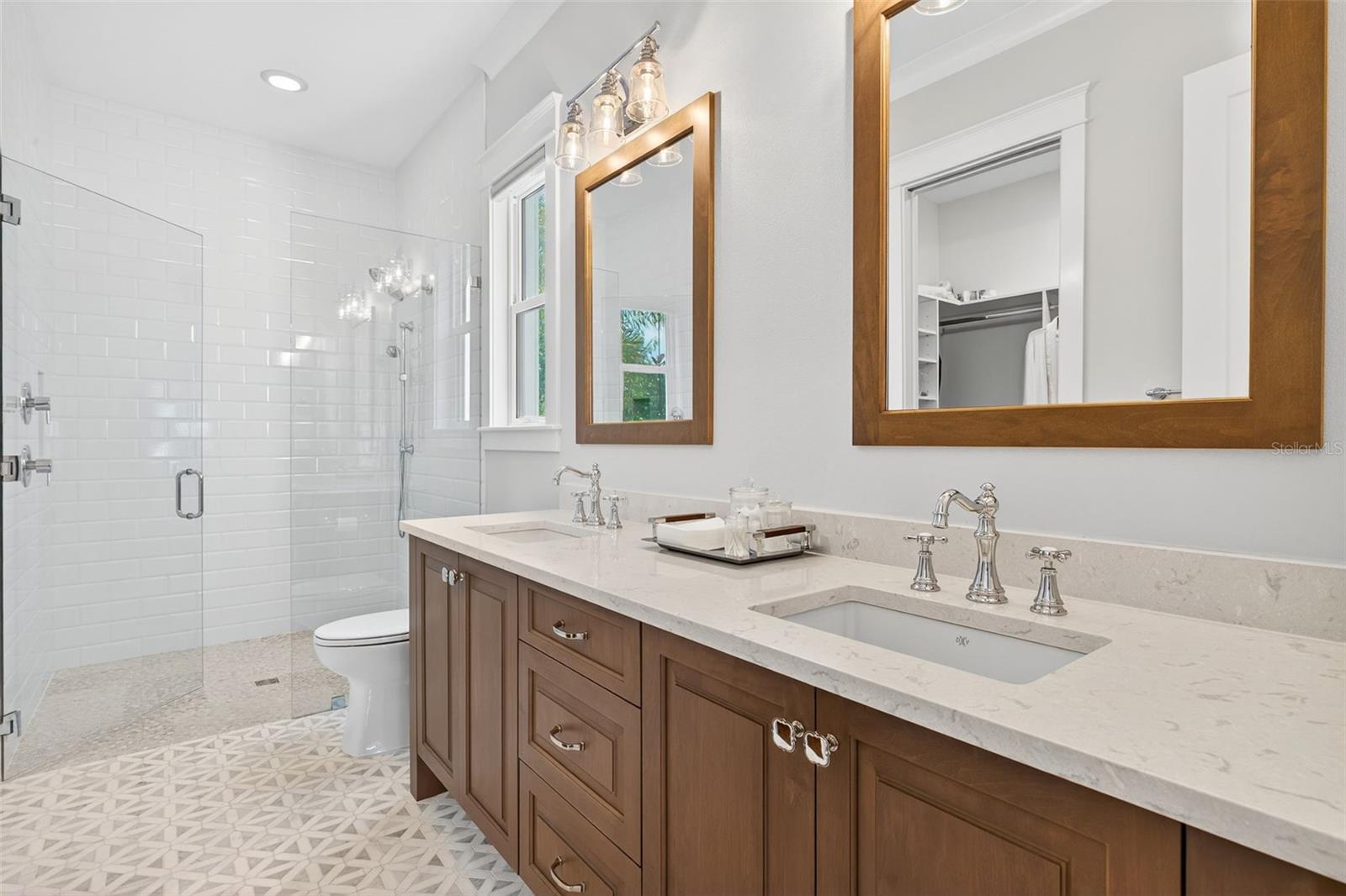 TB8458098 Property Photo