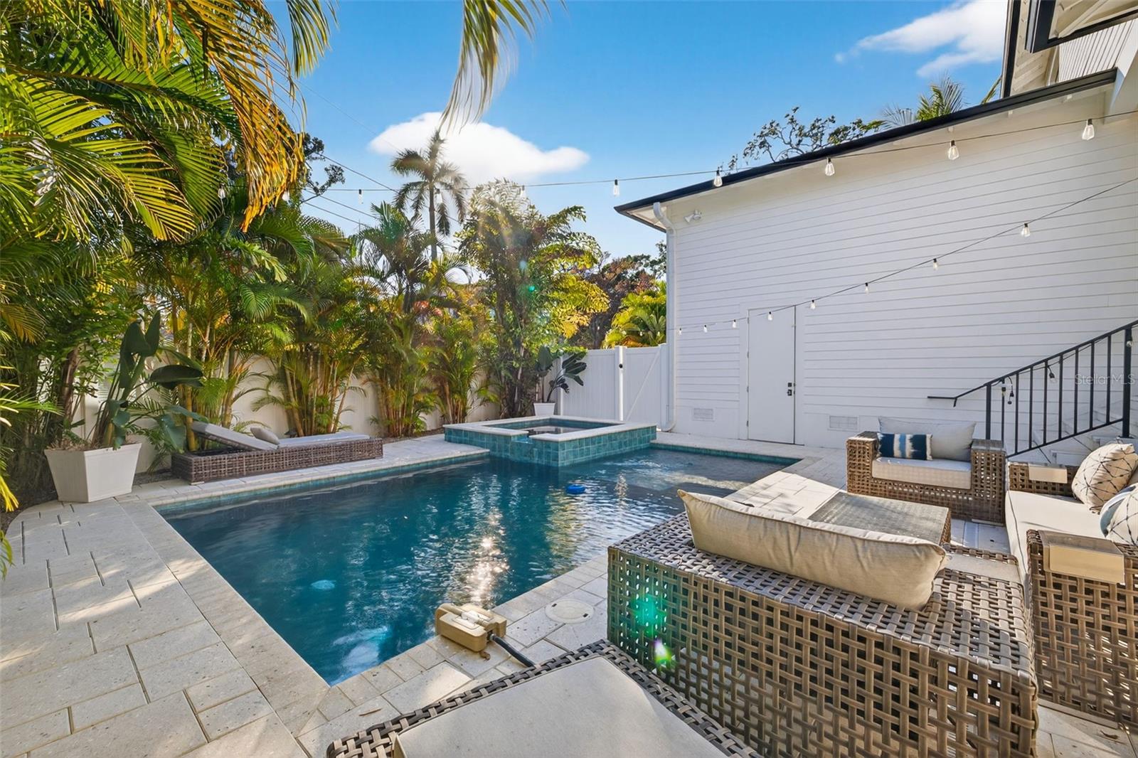 TB8458098 Property Photo