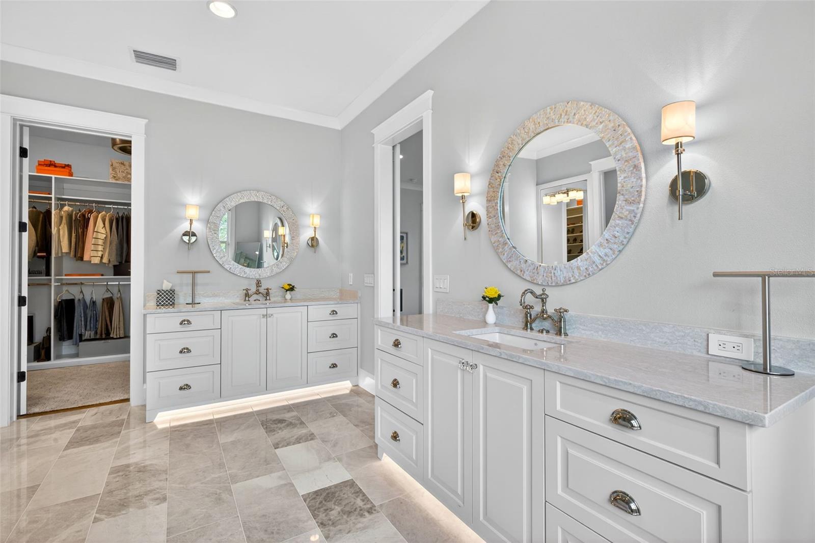 TB8458098 Property Photo