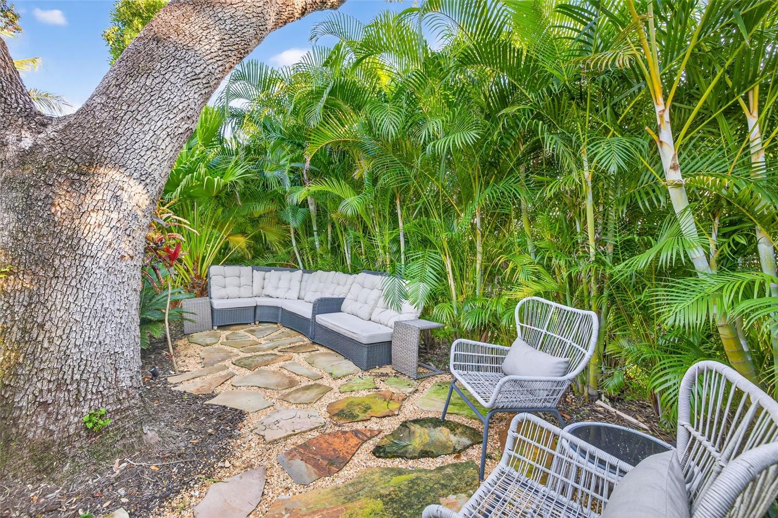 TB8458098 Property Photo