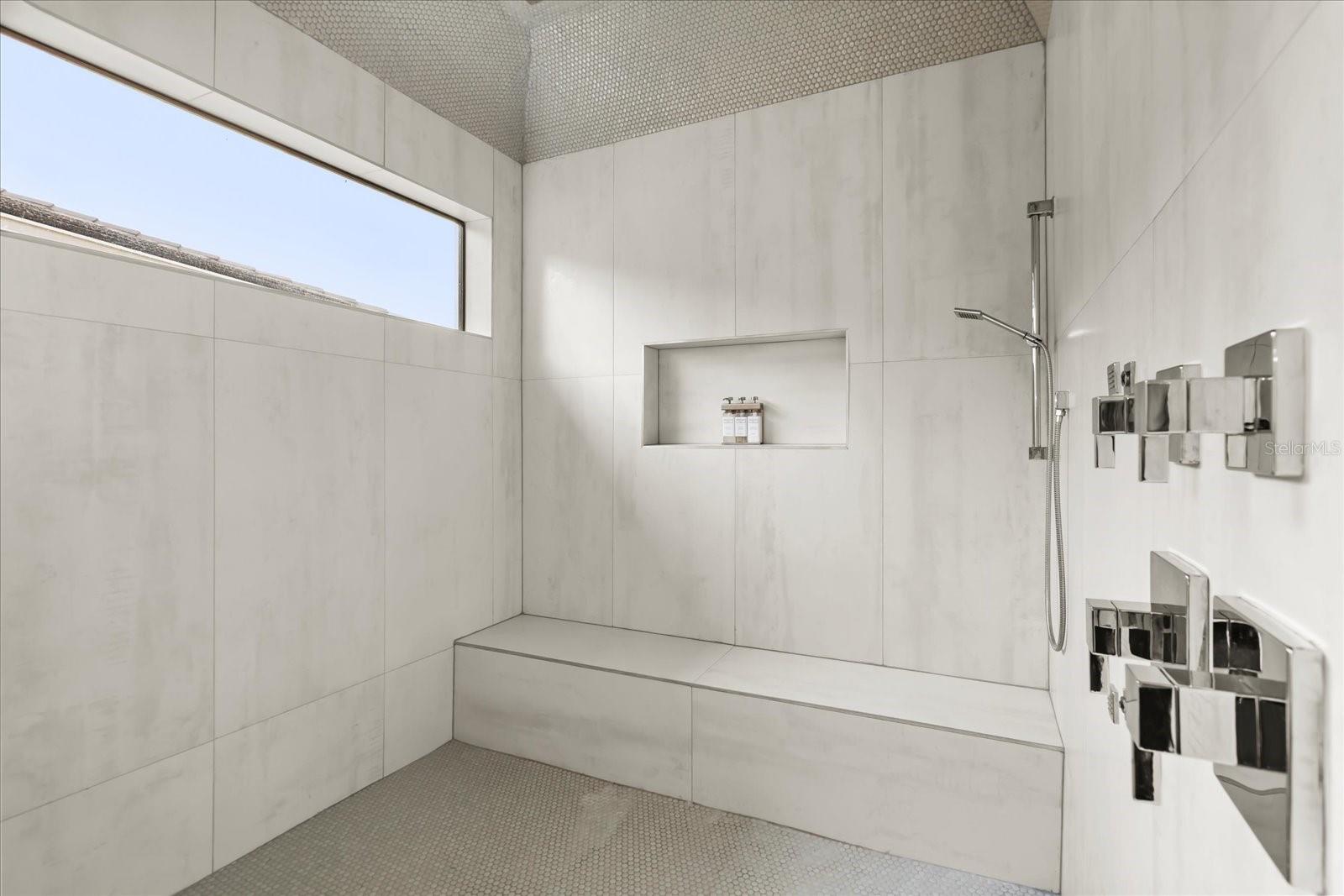 O6368817 Property Photo