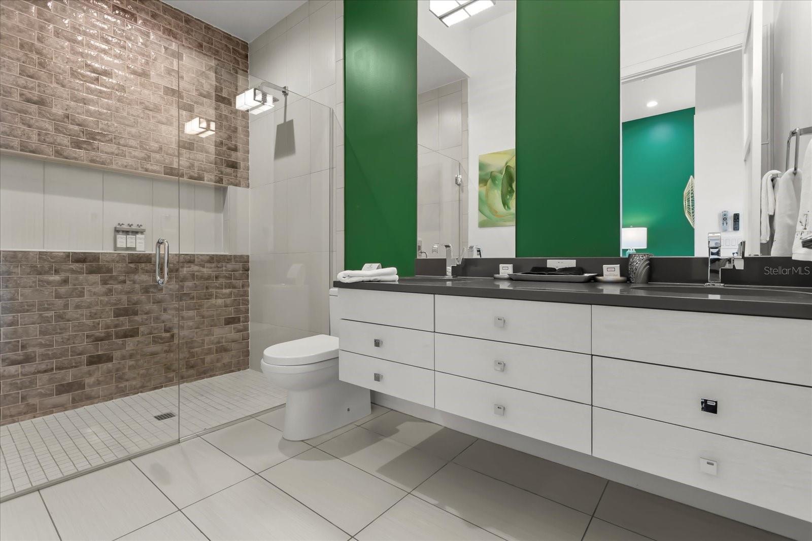 O6368817 Property Photo