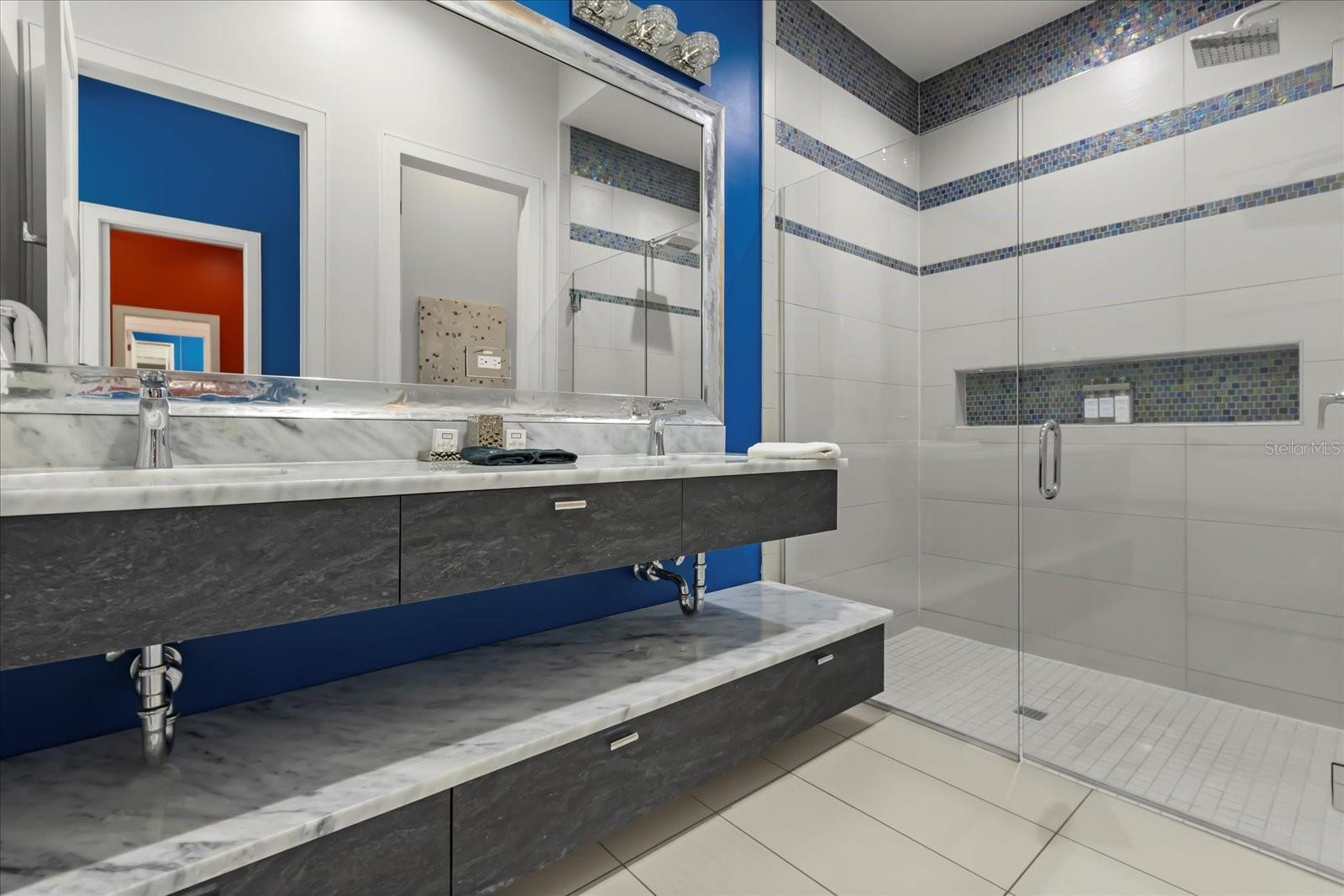 O6368817 Property Photo