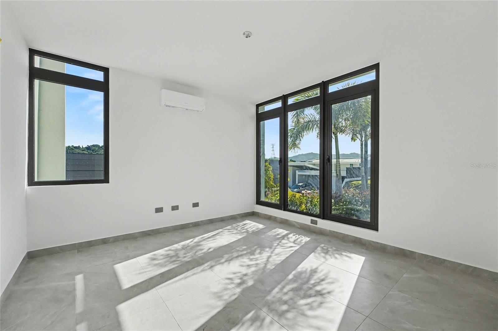 PR9118148 Property Photo