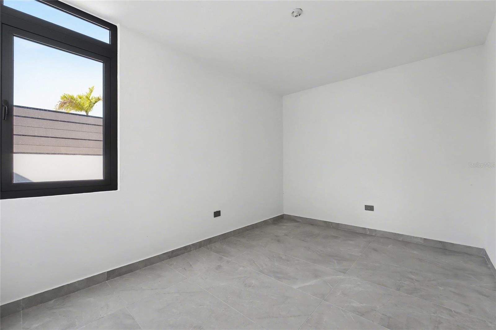 PR9118148 Property Photo