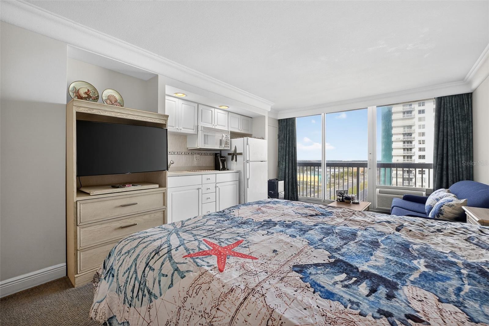 V4946406 Property Photo